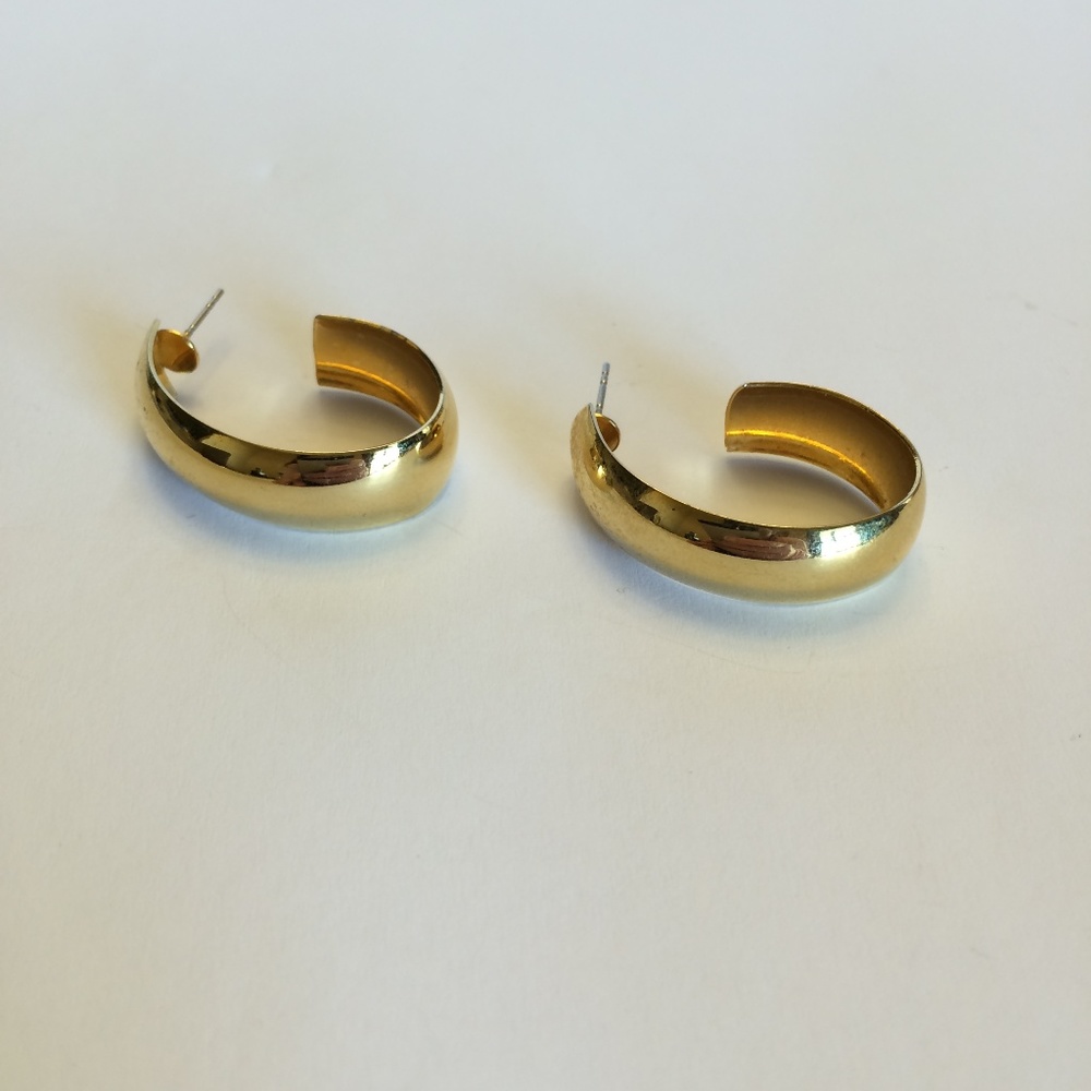 Vintage Gold Tone hoop earrings